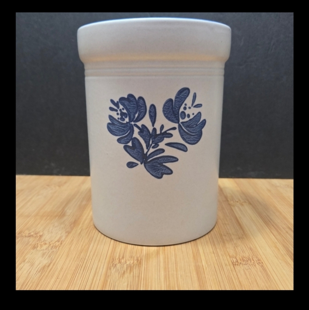 Pfaltzgraff Yorktowne Utensil Blue Flower Heart Stoneware Kitchen Crock Canister